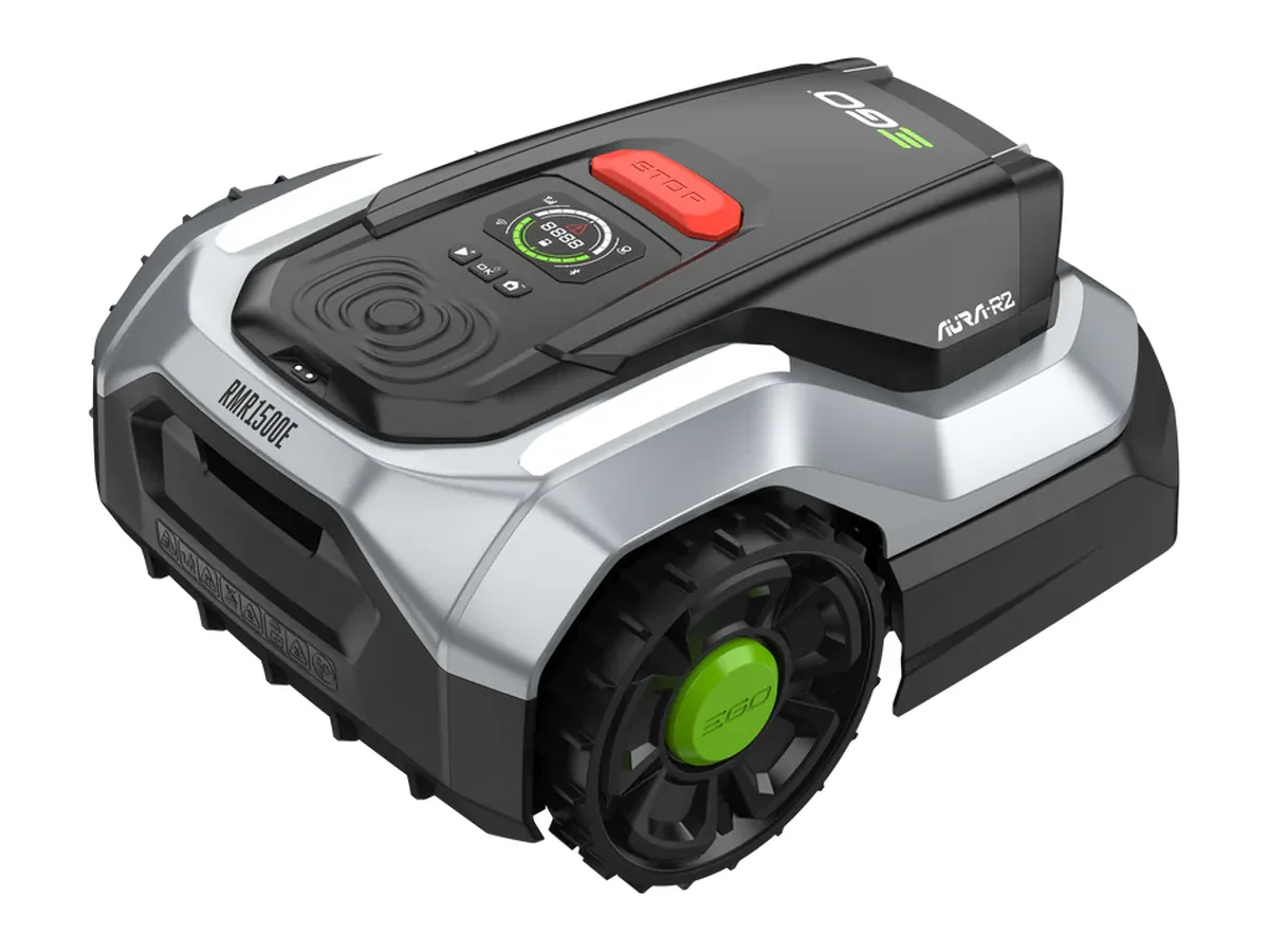 Der Mähroboter von schräg vorne mit Bedienfeld