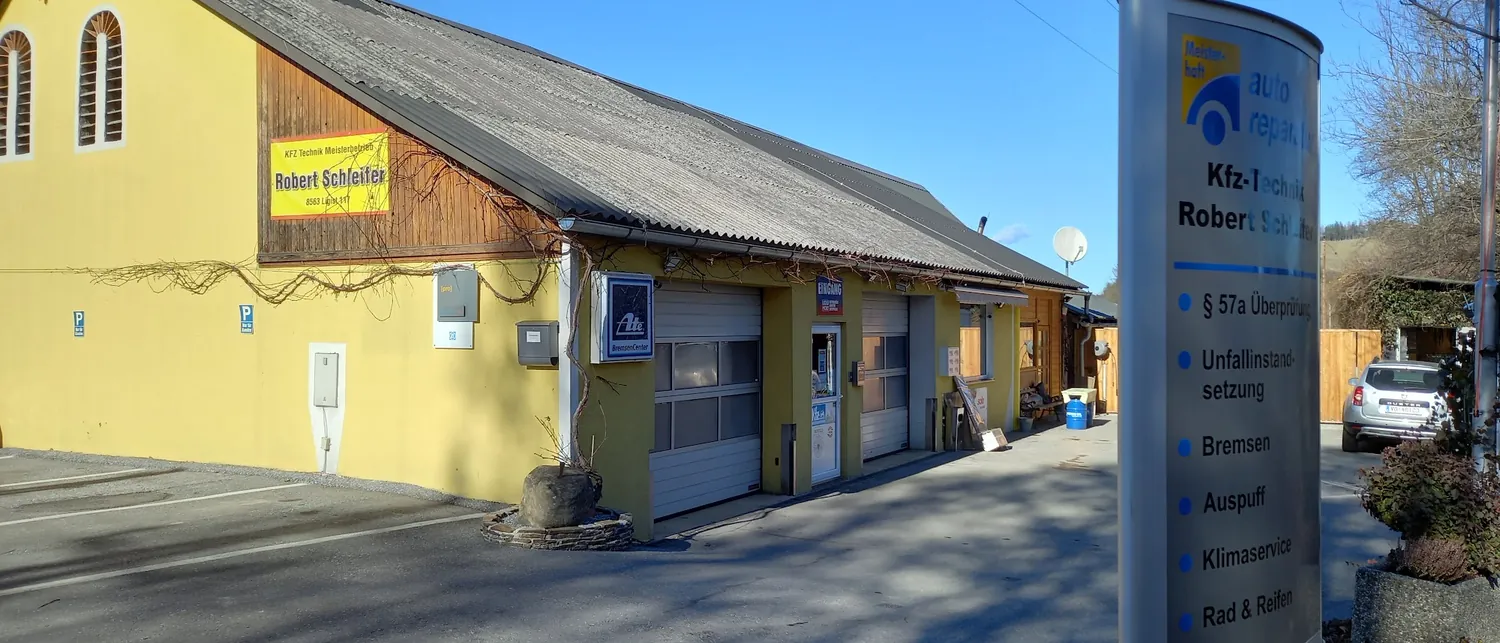 Das Betriebsgebäude in Ligist in der Breitansicht